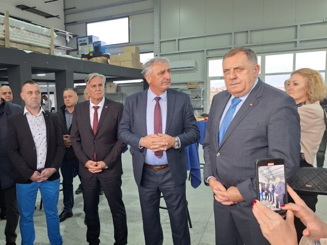 Dodik i Karan u Nevesinju posjetili firmu PVC Savić (FOTO)