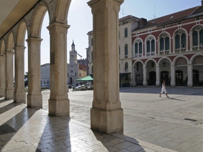 Eksplozivna naprava bačena u dvorište škole kod Splita