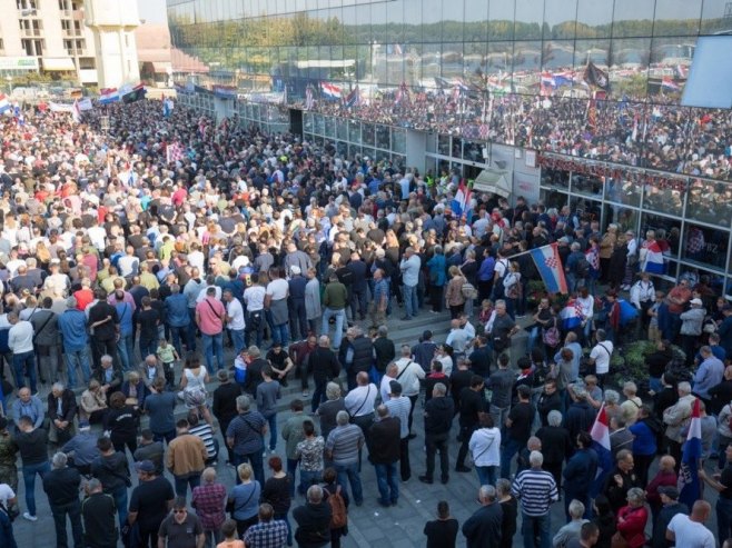 Vukovar: Veterani onemogućili polaganje vijenaca za sve žrtve