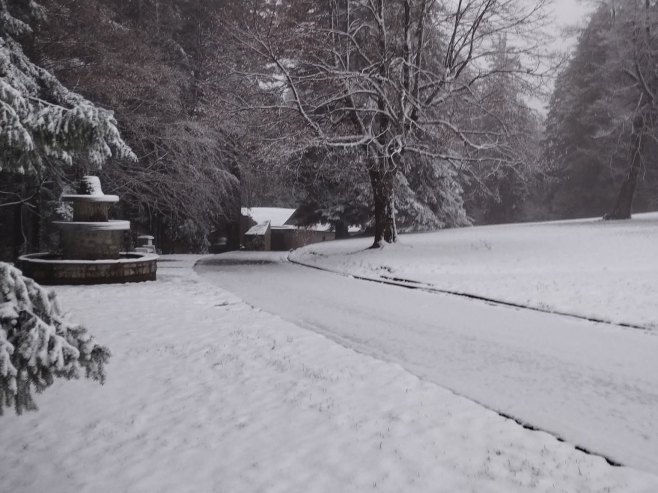 Snijeg i susnježica u većem dijelu zemlje, kiša na jugu
