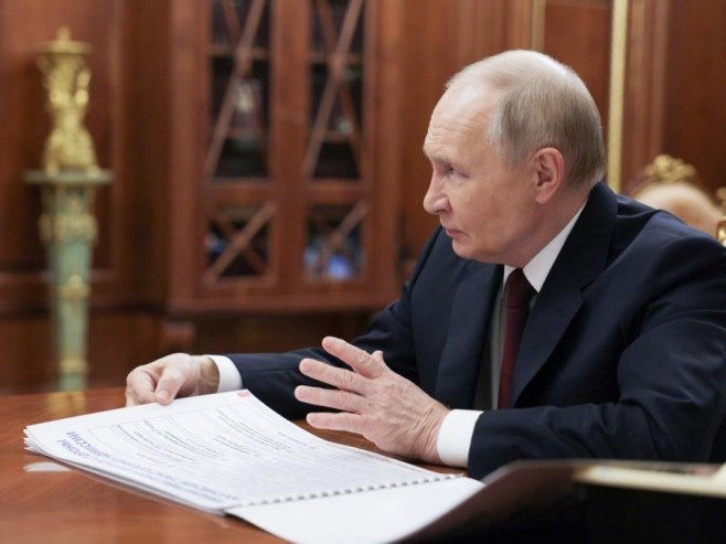 Putin: Rusija - jedina zemlja na svijetu sposobna za serijsku proizvodnju nuklearnih ledolomaca