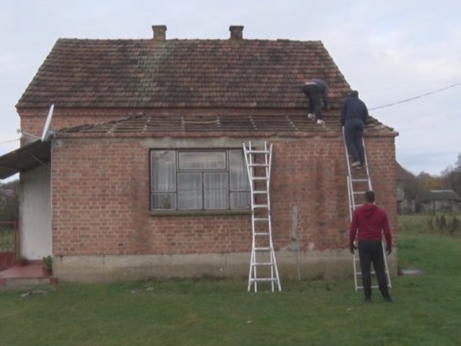 Human gest pripadnika Žandarmerije; Koleginici iz Gradiške pomogli da zimu dočeka u toplijem domu
