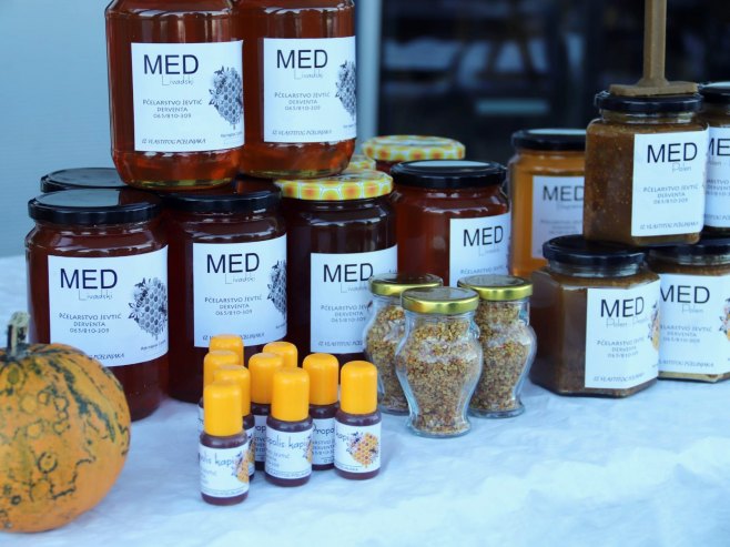 U Derventi Sajam proizvoda i usluga iz ruralnog područja (FOTO)