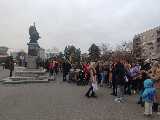 Bijeljina, protest roditelja Bijeljina, protest roditelja - Foto: RTRS
