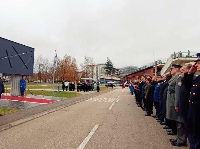 U Banjaluci obilježavanje krsne slave MUP-a Srpske; Položeni vijenci i cvijeće (FOTO)