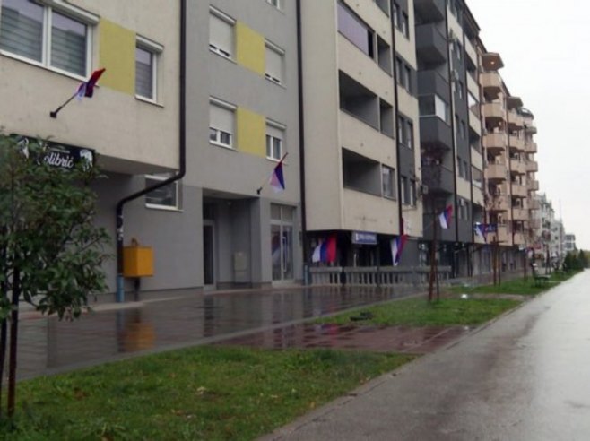 Istočno Sarajevo: Zastave Srpske i Srbije ponosno se vijore (VIDEO)