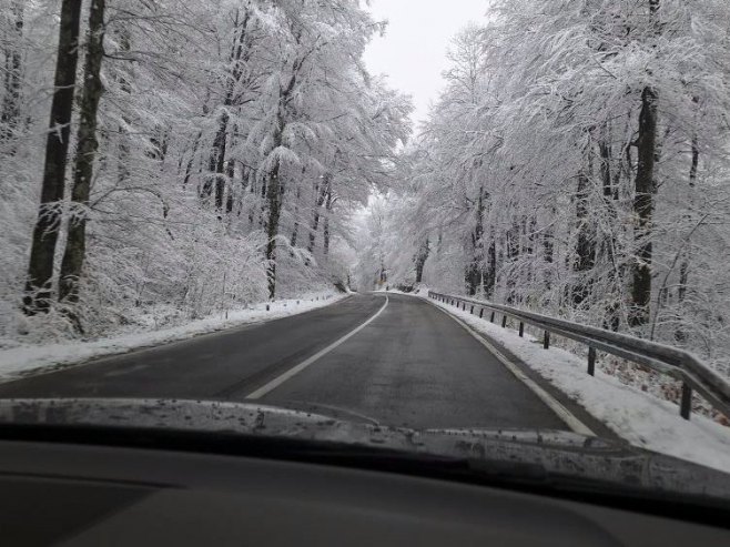Zbog najavljenih padavina upozorenje da se na put ne kreće bez zimske opreme