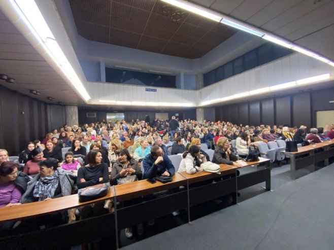Pred dobojskom publikom izvedena predstava "Јao meni"
