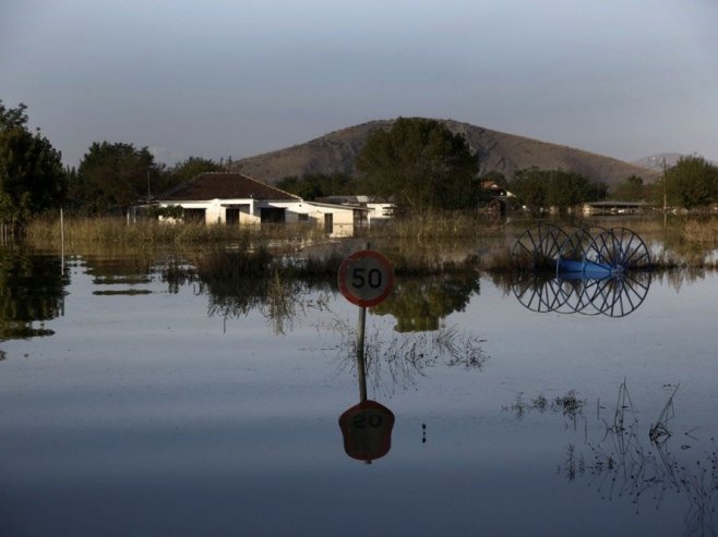 Poplave izazvale u Grčkoj izazvale klizišta, stanovnici zarobljeni u više oblasti