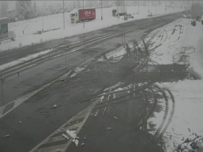 Na Izačiću zabranjen saobraćaj za teretna vozila sa prikolicom i šlepere