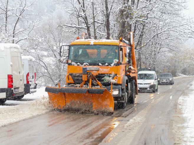 Čišćenje snijega - Foto: SRNA