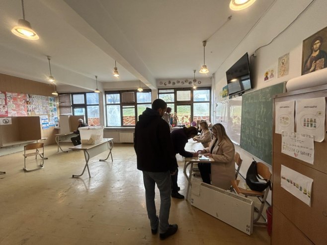 Zbog loših vremenskih prilika pojedina biračka mjesta nisu otvorena na vrijeme