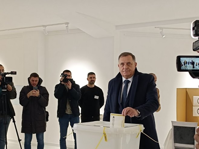 Dodik svoju građansku dužnost obavio u Laktašima