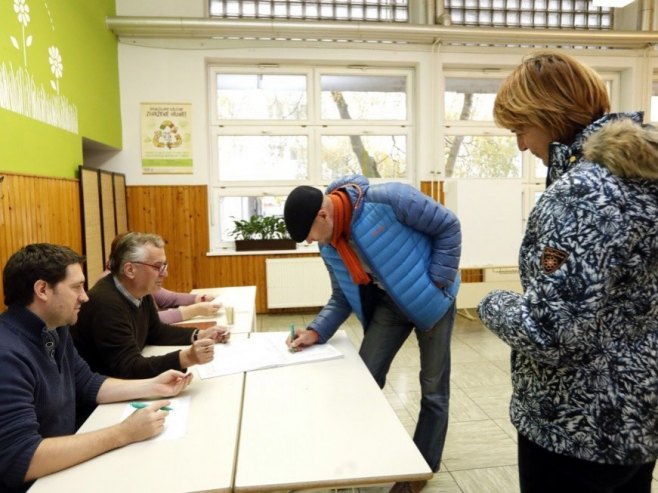 Slovenija referendum (foto: EPA/ANTONIO BAT) - 