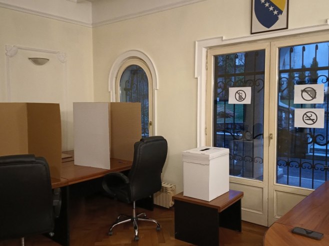 U Ambasadi BiH u Beogradu do 15 časova glasalo 23 odsto birača