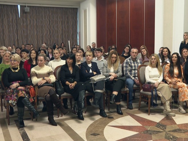 Ne ćutati, nego prijaviti nasilje nad ženama na društvenim mrežama (FOTO/VIDEO)