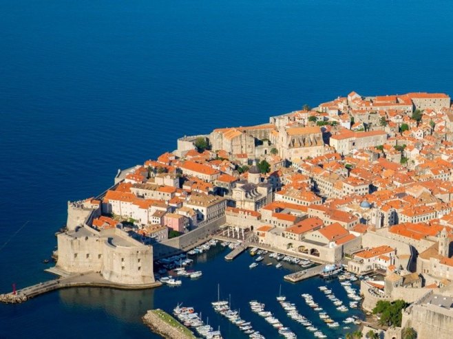 Tone smeća zatrpale plaže u Dubrovniku (VIDEO)