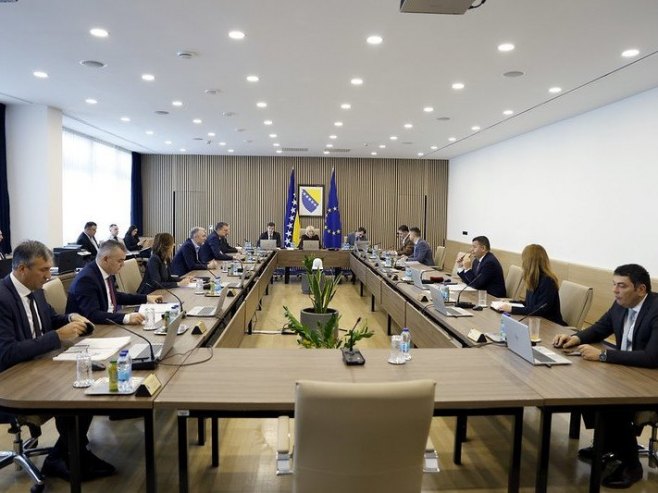 Po 1.000 KM jednokratne pomoći zaposlenima u zajedničkim instiucijama