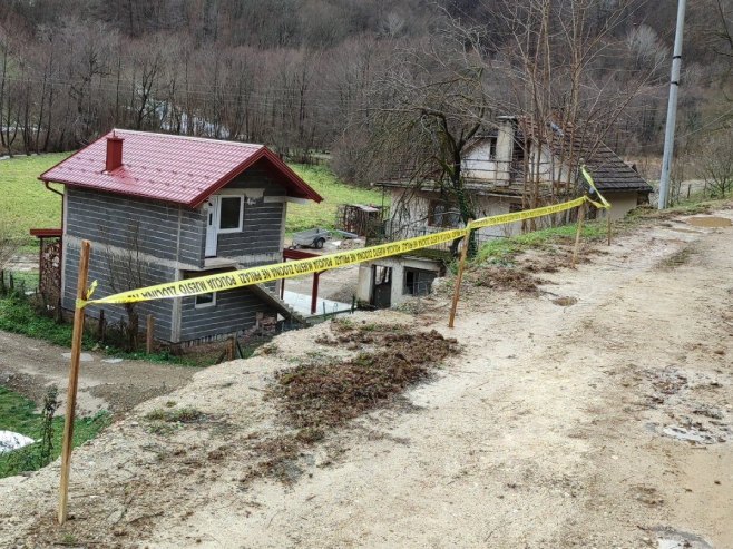 Poplave i klizište u Јezeru