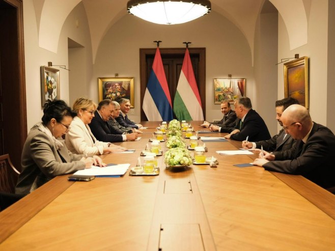 Dodik, Karan i Trišić Babić u Mađarskoj (foto: banjaluka.net/aleksandarstupar) Dodik, Karan i Trišić Babić u Mađarskoj (foto: banjaluka.net/aleksandarstupar) -