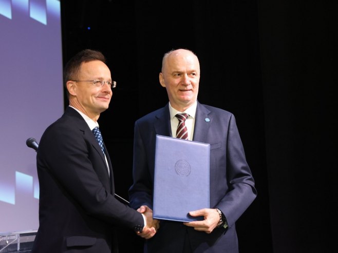 Sijartu uručen počasni doktorat Univerziteta u Banjaluci; Najavio jačanje saradnje Srpske i Mađarske u obrazovanju (FOTO/VIDEO)