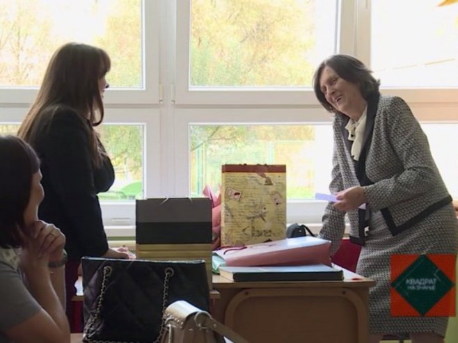 Foča: Tri decenije od prvog školskog zvona - susret generacije učiteljici u čast (VIDEO)