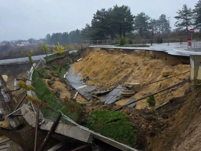 Kragujevac: Obrušio se potporni zid i dio pristupne saobraćajnice (VIDEO)