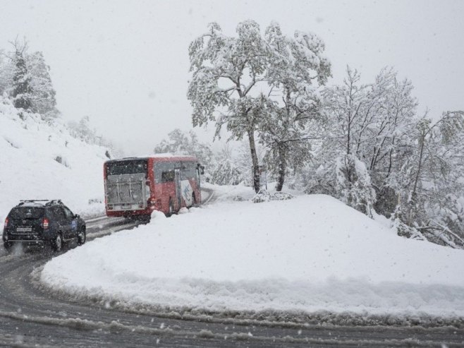 Snježna oluja (Foto: EPA/ALESSANDRO DELLA VALLE) Snježna oluja (Foto: EPA/ALESSANDRO DELLA VALLE) -