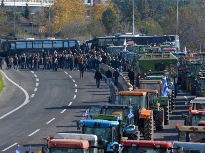 Protesti u Grčkoj: Poljoprivrednici ponovo blokirali prelaz Evzoni