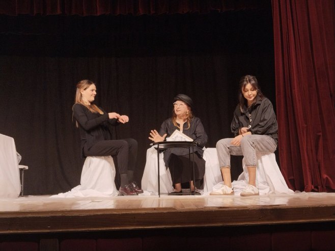 Pred publikom komedija "Luda kuća Balkanska"