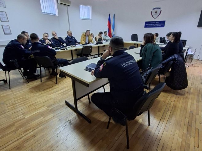 Sastanak u PU Trebinje povodom obilježavanja "16 dana aktivizma protiv nasilja nad ženama"