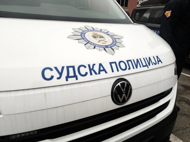 Policijski službenici Sudske policije lišili slobode dva lica u Gradišci i Derventi