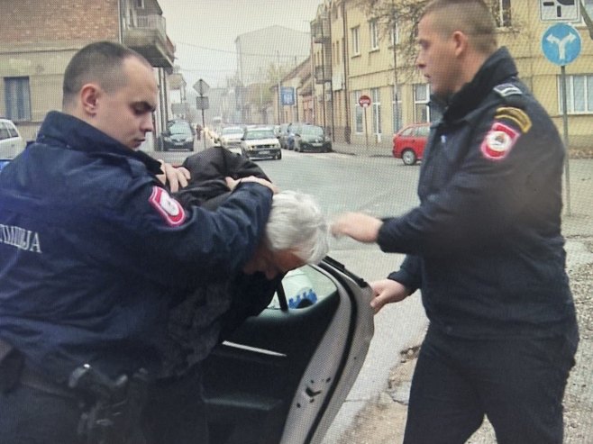 Sprovođenje osumnjičenog za pedofiliju Sprovođenje osumnjičenog za pedofiliju - Foto: RTRS