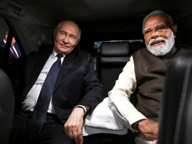 Putin i Modi (foto: EPA/GRIGORY SYSOEV/SPUTNIK/KREMLIN / POOL) - 
