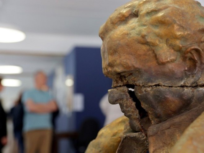 Velenje: Sa spomenika Јosipu Brozu Titu odrubljena glava