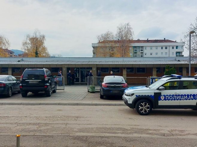 Banjaluka: Dojava o bombi u osnovnoj školi (FOTO)
