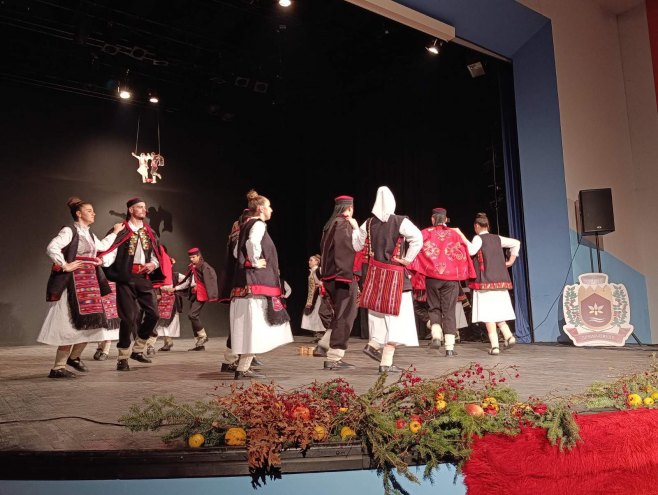 Mrkonjić Grad i Šipovo predstavili se na smotri folklora u Drvaru