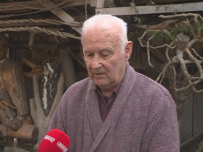 82-godišnji Dušan Lepir iz Srpca već decenijama iz prirode izvlači umjetnost; Komade drveta pretvara u jedinstvene figure (VIDEO)