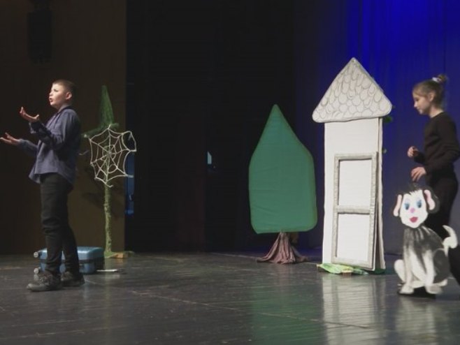 U Pozorištu Prijedor odigrana lutkarska predstava "Zoo svijet" (VIDEO) U Pozorištu Prijedor odigrana lutkarska predstava "Zoo svijet" (VIDEO)