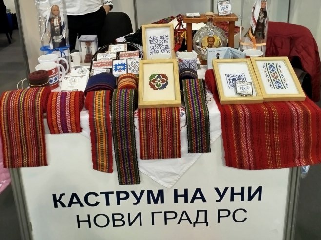 U Novom Sadu predstavljeni ornamenti nošnji Potkozarja i Podgrmeča