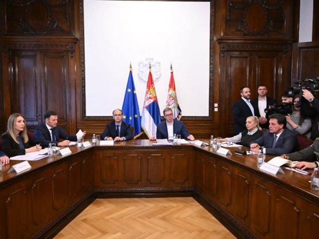 Vučić: Razmotreno više scenarija za zaštitu interesa zemlje, građana i privrede