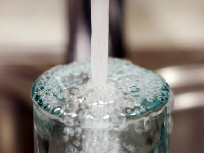 Voda (foto: EPA/ANDY RAIN - ilustracija) - 