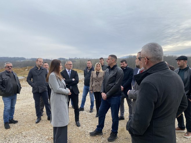 Kuzmićeva u obilasku radova na izgradnji nove mljekare u Prnjavoru (FOTO)