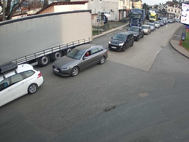 Pojačan saobraćaj na prelazima Gradiška, Gradina i Velika Kladuša