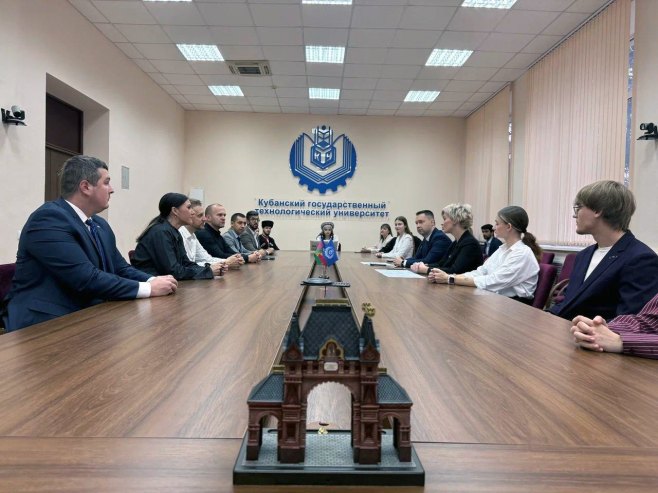 Delegacija Omladinskog savjeta Srpske u posjeti Krasnodaru Delegacija Omladinskog savjeta Srpske u posjeti Krasnodaru - Foto: SRNA