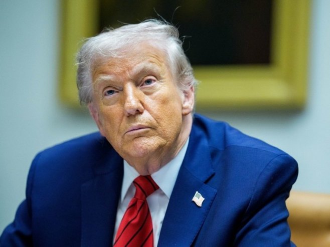 Donald Tramp (Foto: EPA/AARON SCHWARTZ, ilustracija) - 