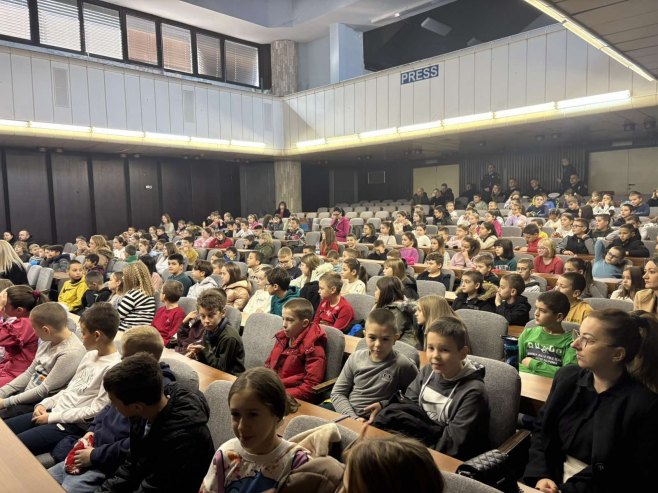 Policijski orkestar MUP-a Srpske organizovao koncert za učenike dobojskih osnovnih škola Policijski orkestar MUP-a Srpske organizovao koncert za učenike dobojskih osnovnih škola - Foto: RTRS