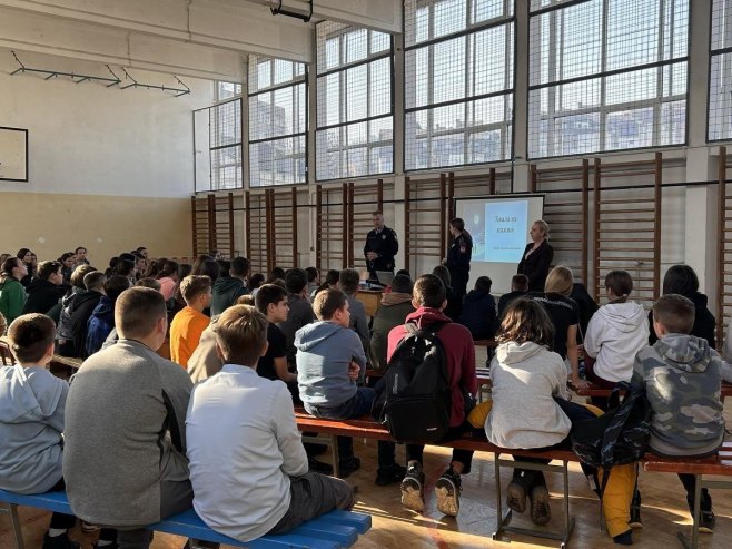 "Slavimo odgovorno" "Slavimo odgovorno" - Foto: RTRS