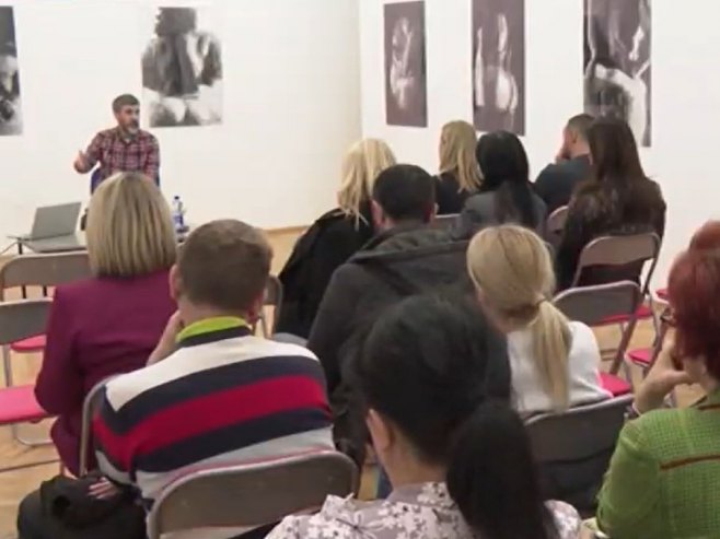 Predavanje u Prijedoru Predavanje u Prijedoru - Foto: RTRS