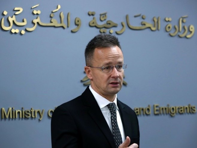 Peter Sijarto (foto: EPA/WAEL HAMZEH) - 